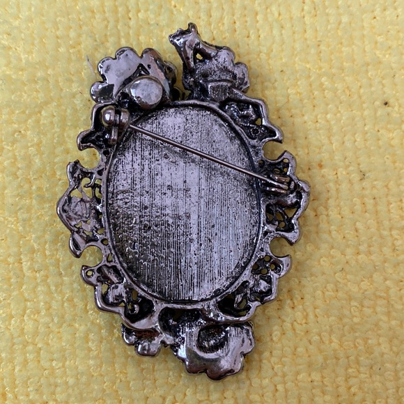 Brooch - Picture 6 of 9